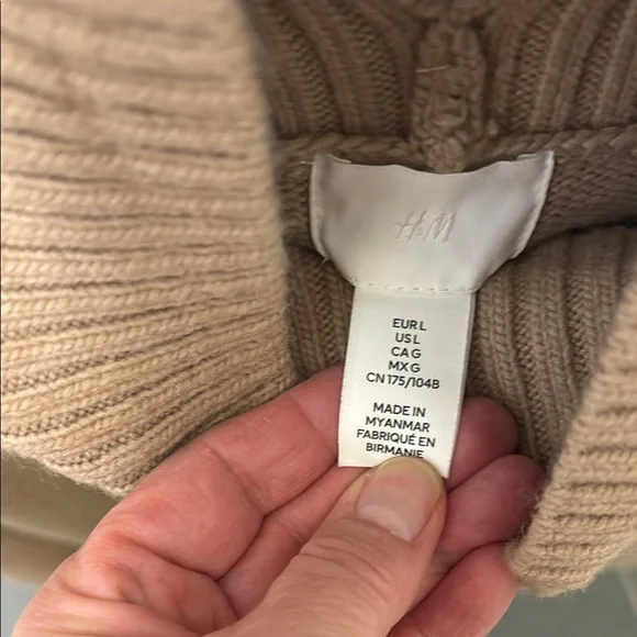 H&M Sweater - Picture 6 of 6